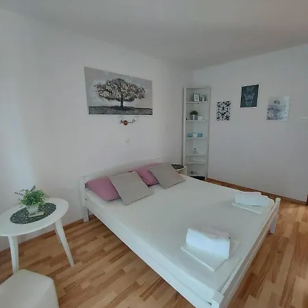 Apartment Rab - Matea Banjol